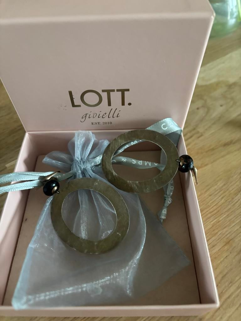 LOTT. Gioielli Oorbellen Hangers, Overige materialen, Hangers, Ophalen of Verzenden, Zo goed als nieuw