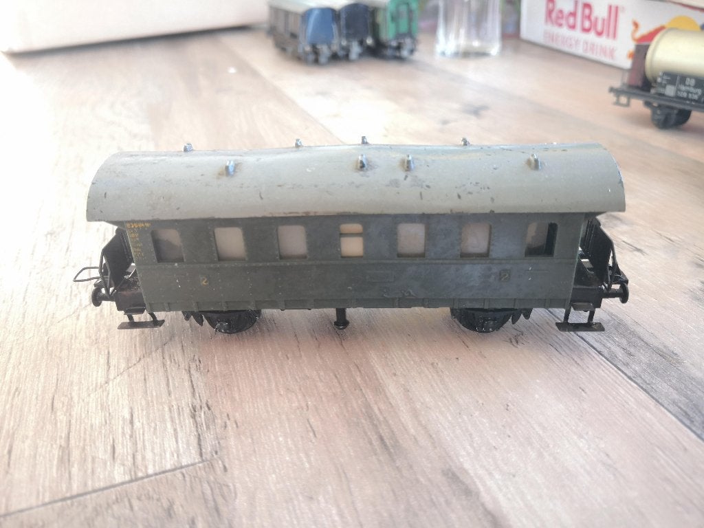 Modeltrein trix-express pers. wagon spuitgietwerk onderzijde, Hobby en Vrije tijd, Gebruikt, Gelijkstroom, Trix, Wagon
