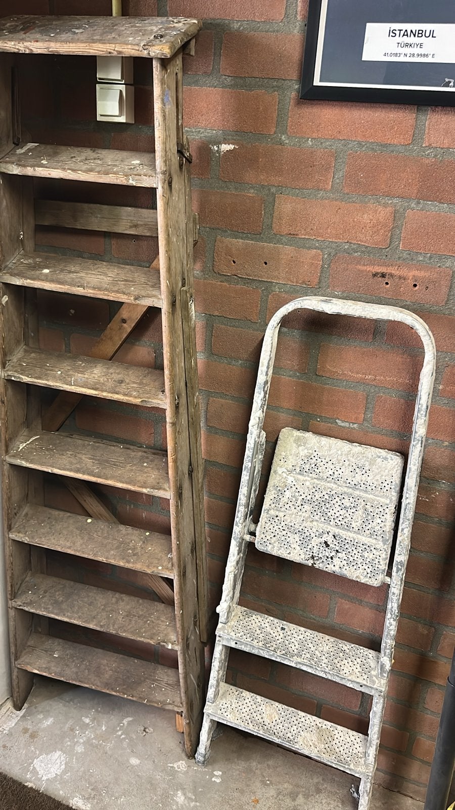 Gebruikte houten ladder en metalen trap, Ophalen, Gebruikt, Ladder, 2 tot 4 meter