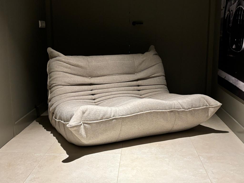 Ligne Roset Togo Fauteuil - Beige Stof (immitatie), Huis en Inrichting, Ophalen, 75 tot 100 cm, Zo goed als nieuw, Minder dan 150 cm