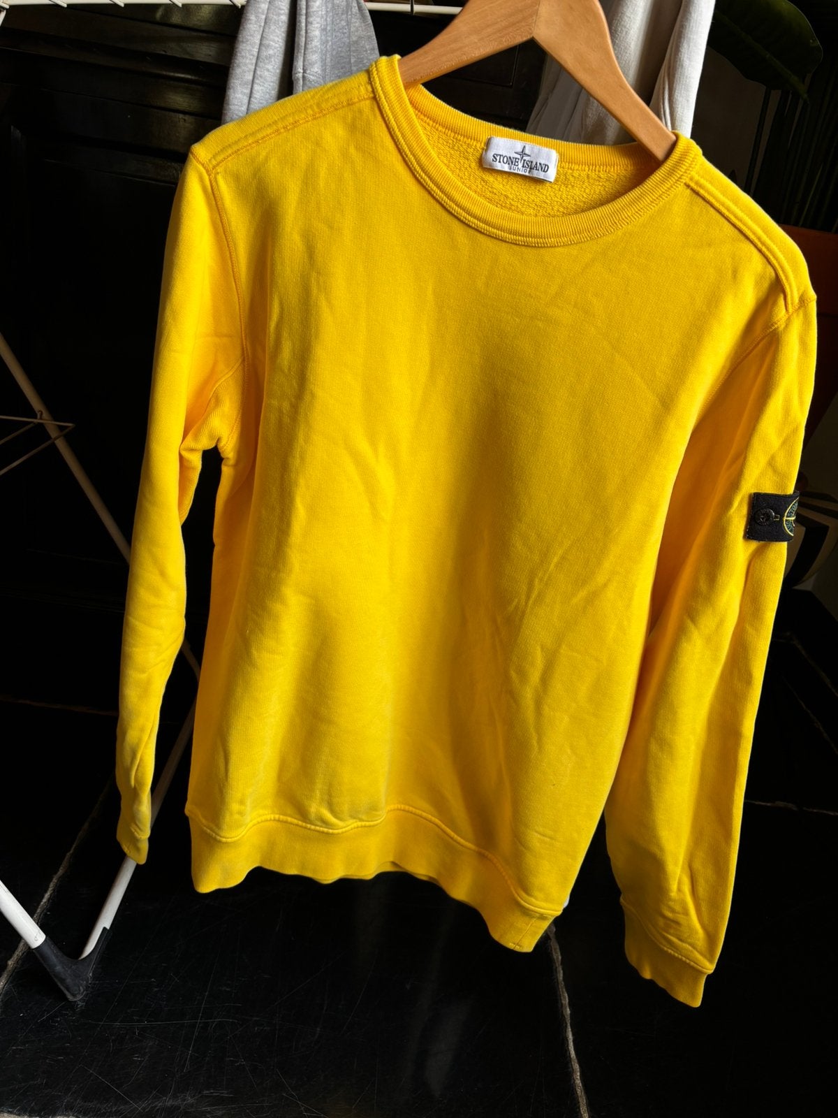 Stone island sweater geel maat 14/170 vkk, Kinderen en Baby's, Kinderkleding | Maat 170, Ophalen of Verzenden, Zo goed als nieuw