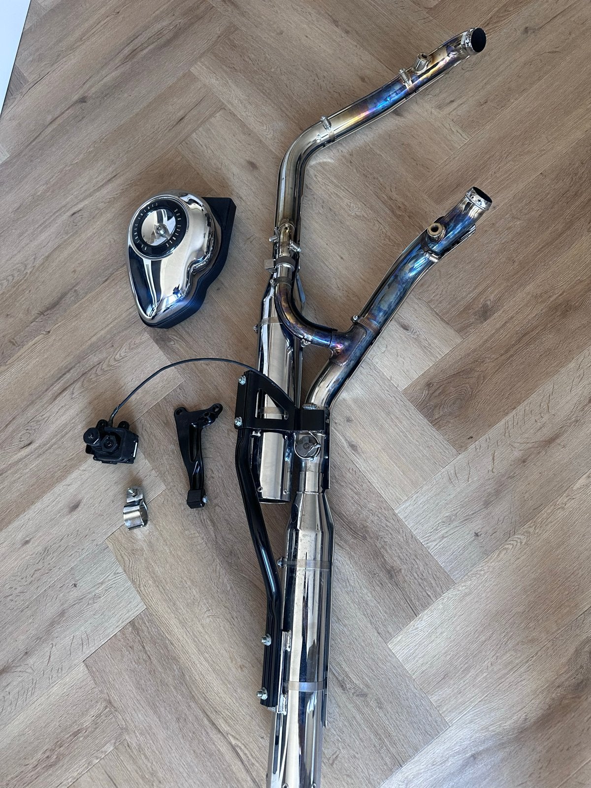 Originele Harley Davidson uitlaat + luchtfilter street-bob, Motoren, Ophalen of Verzenden, Gebruikt