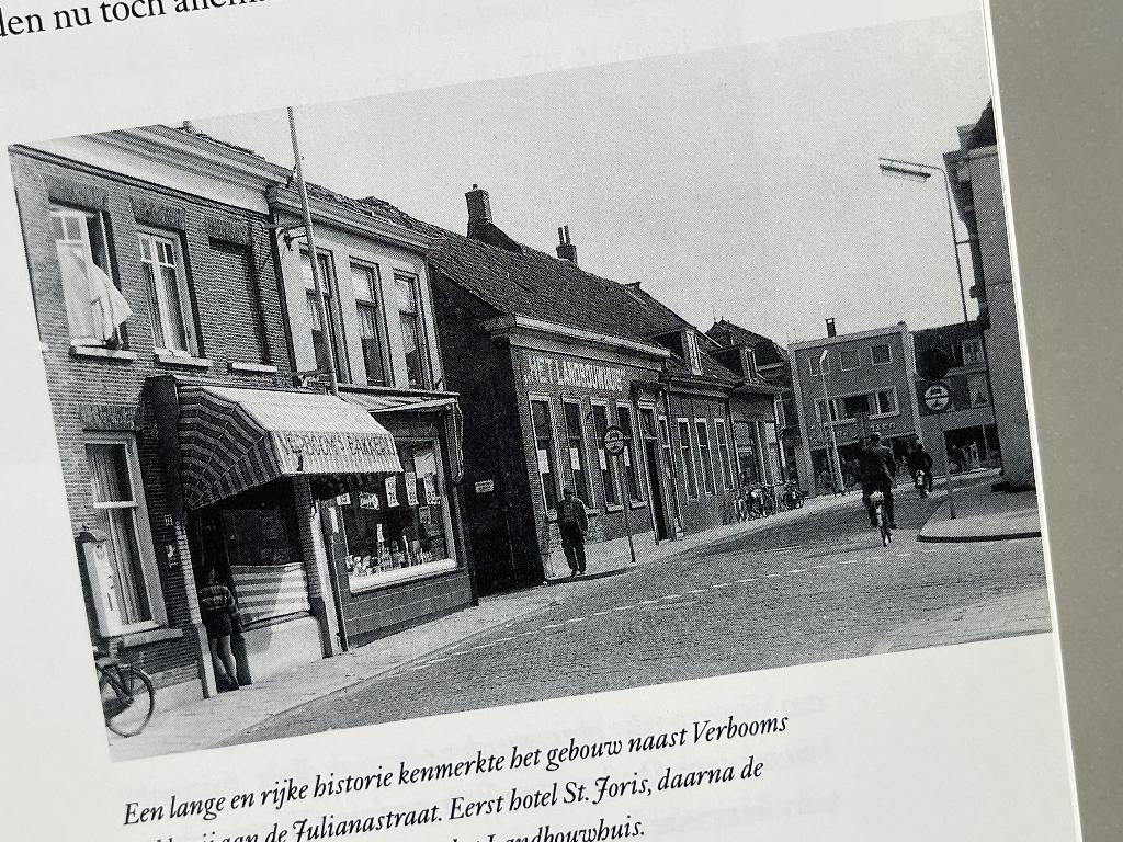 75 jaar Alphen aan den Rijn stad in het groene hart  (1993), Boeken, Geschiedenis | Stad en Regio, Ophalen of Verzenden, 20e eeuw of later