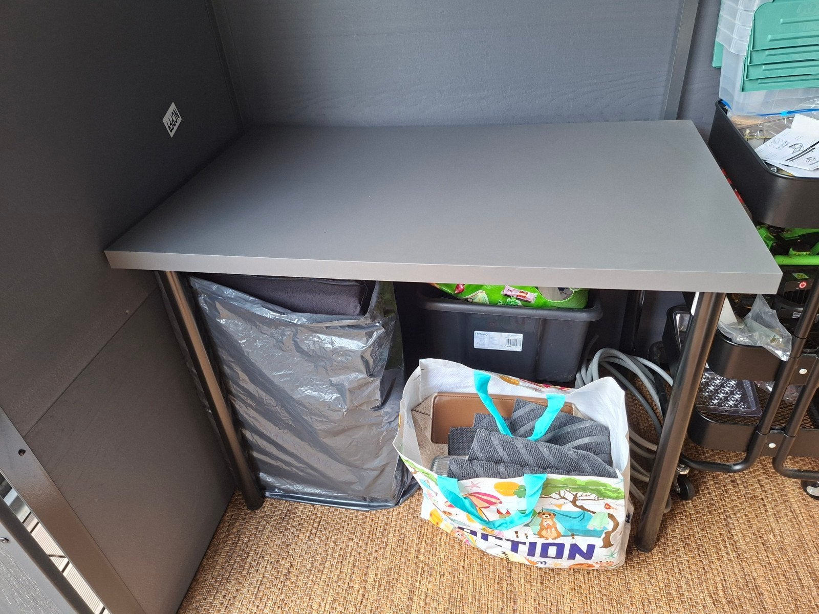 IKEA Bureau Grijs met Zwarte Poten - Z.G.A.N., Ophalen, Zo goed als nieuw, IKEA, Grijs