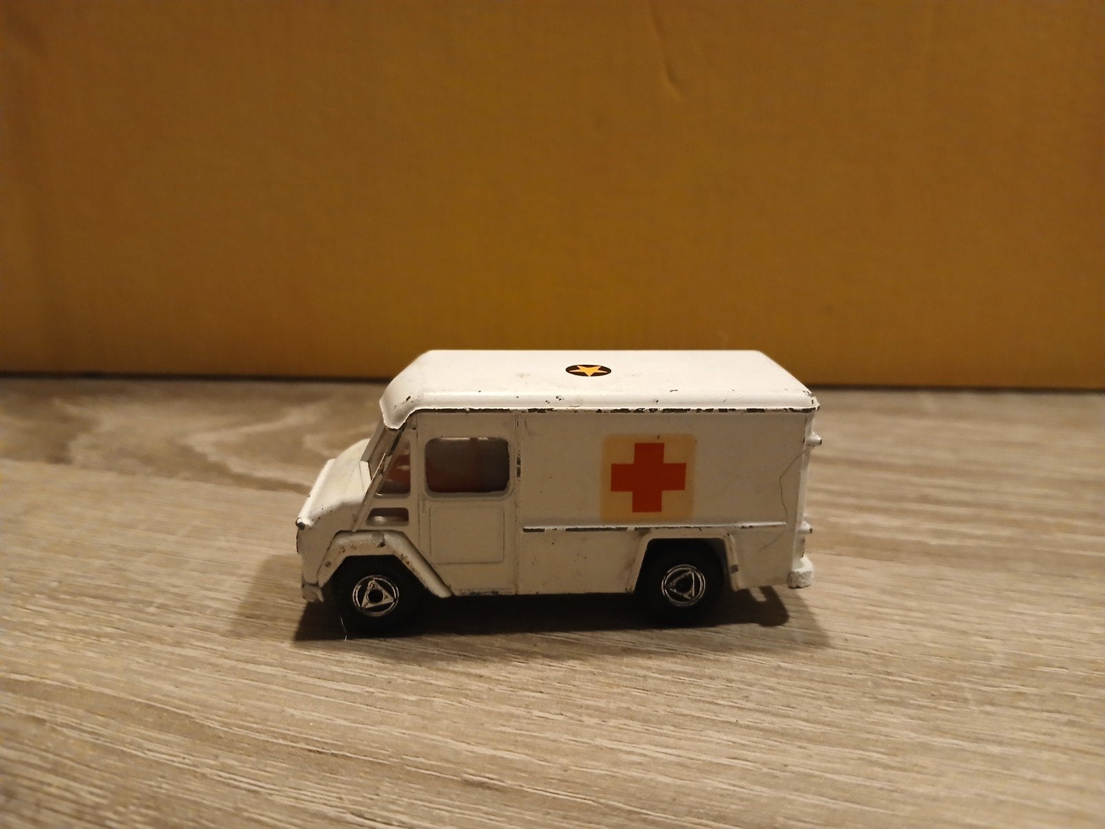 Efsi Holland Commer 302 ambulance uit jaren 70, Ophalen of Verzenden, Gebruikt, Auto