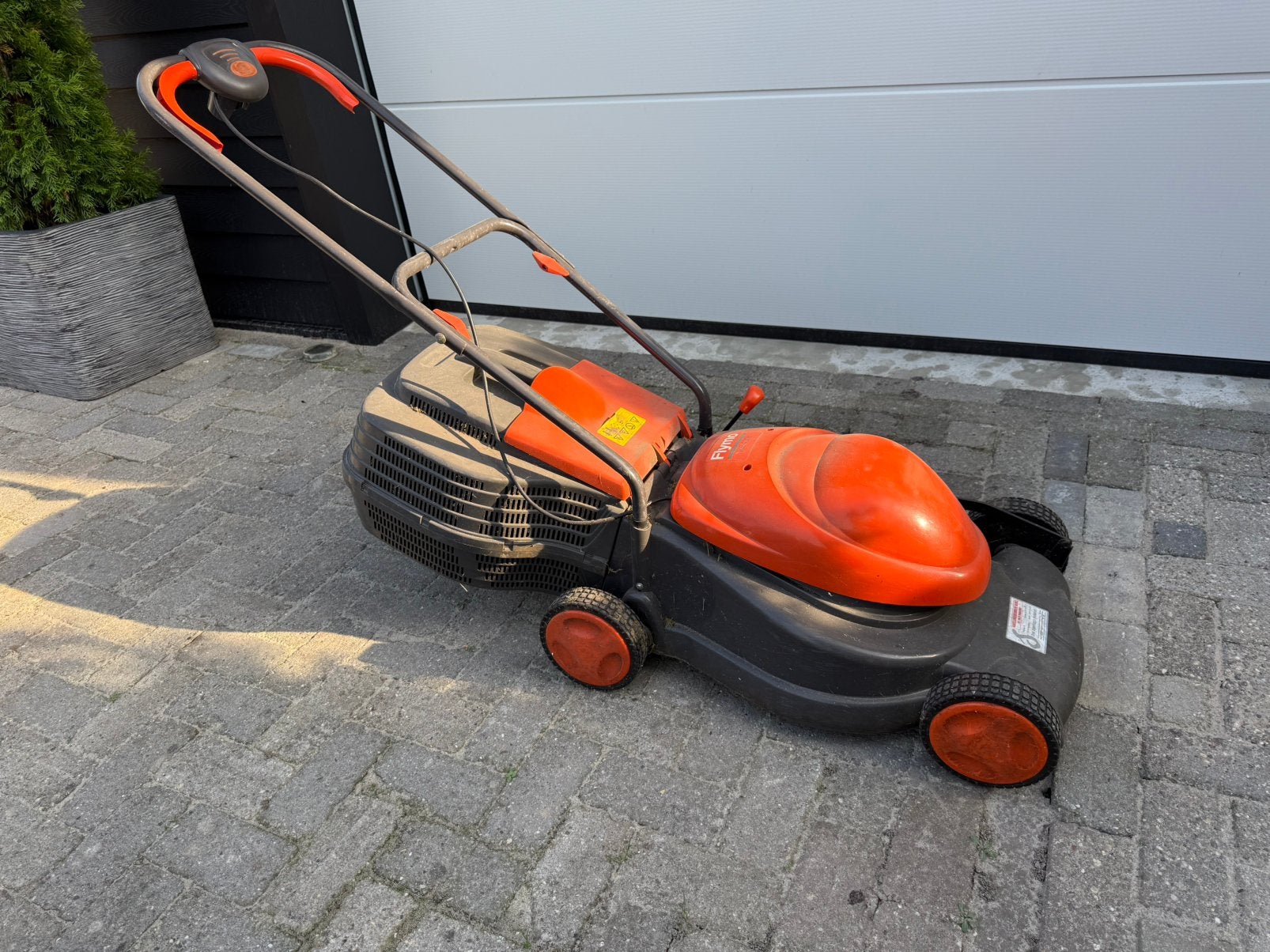 Flymo RE 420C electrische grasmaaier. 41cm maai breedte!, Ophalen, Cirkelmaaier, Gebruikt, Elektrische grasmaaier