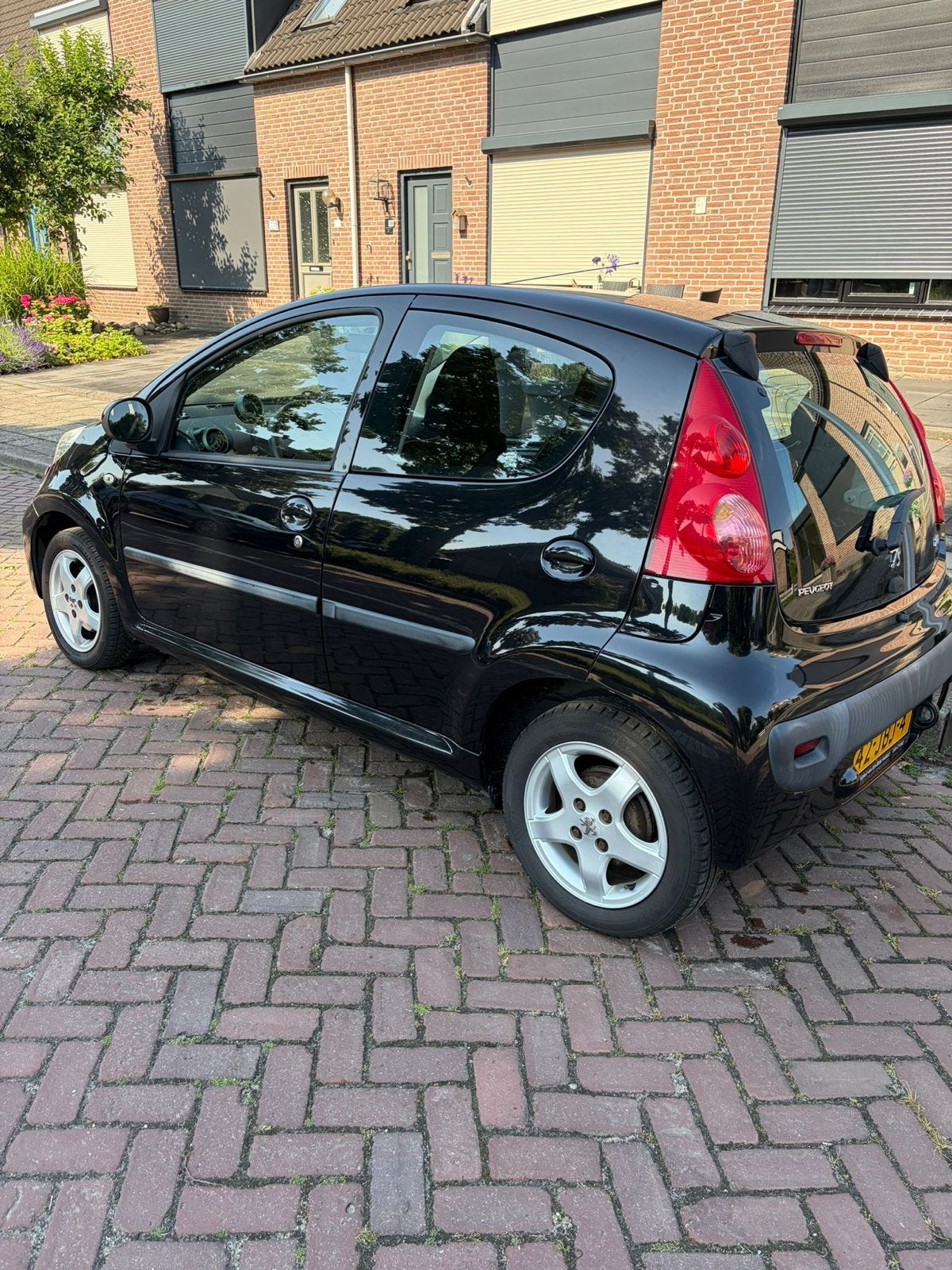 Peugeot 107 - 5-deurs (20009) – Zuinig, handig en netjes!, Auto's, Voorwielaandrijving, 4 stoelen, Origineel Nederlands, Handgeschakeld