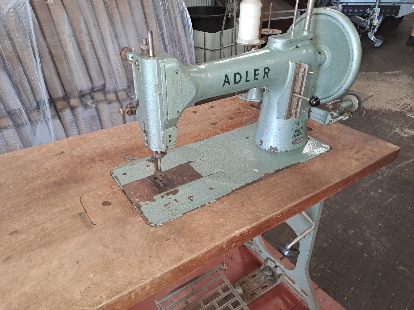 Te koop ADLER naaimachine 104-2, Antiek en Kunst, Ophalen