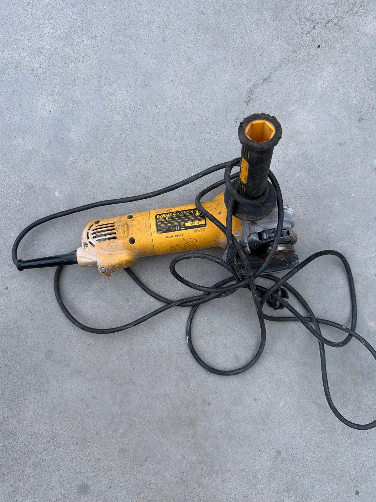 DeWalt haakse slijper - Gebruikt maar werkt perfect, Doe-het-zelf en Verbouw, Gereedschap | Slijpmachines, Gebruikt, Haakse handslijpmachine