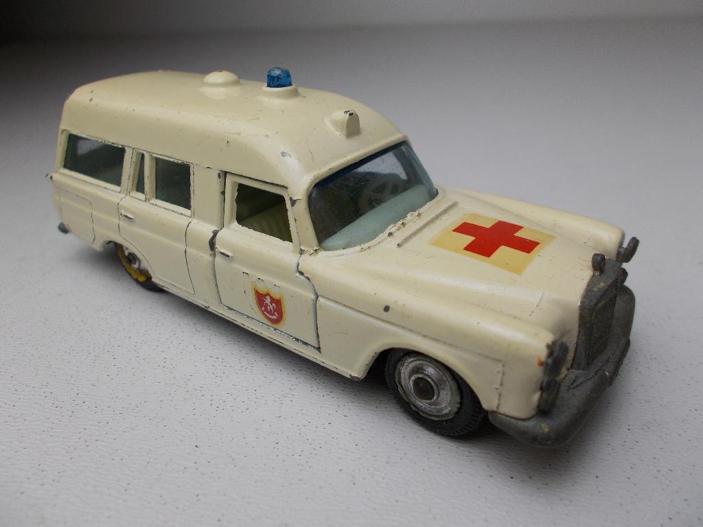 1968 Matchbox King Size K-6 MERCEDES-BENZ BINZ AMBULANCE (C), Ophalen of Verzenden, Zo goed als nieuw, Auto, Matchbox