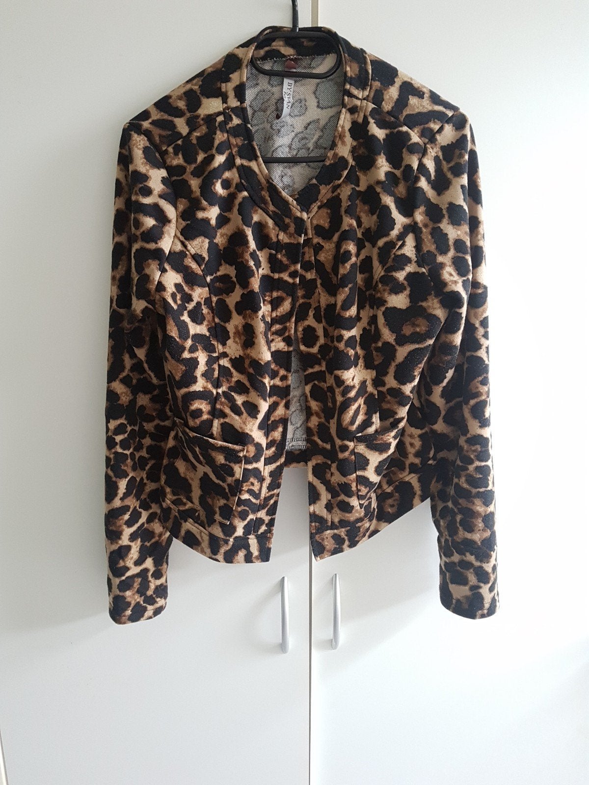 jasje leopard maat L, Maat 42/44 (L), Zo goed als nieuw, Jasje, Meerkleurig