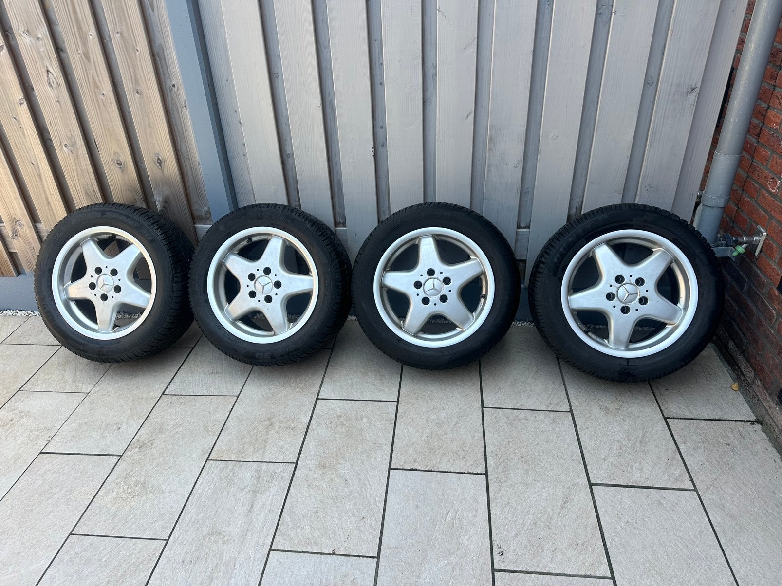Orginele Mercedes 16 inch velgenset met Dunlop Winterbanden, Ophalen, 215 mm, 16 inch, Banden en Velgen