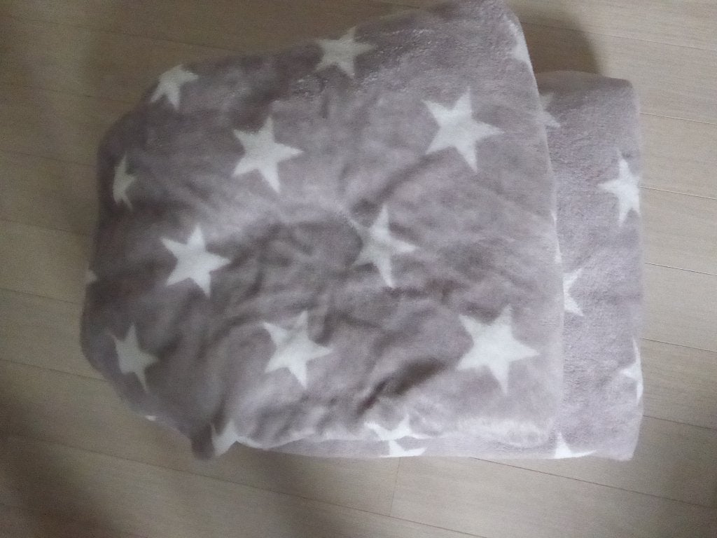 2 fleece dekens grijs met witte sterren, Dubbelzijdig, Ophalen of Verzenden, Zo goed als nieuw, Grijs