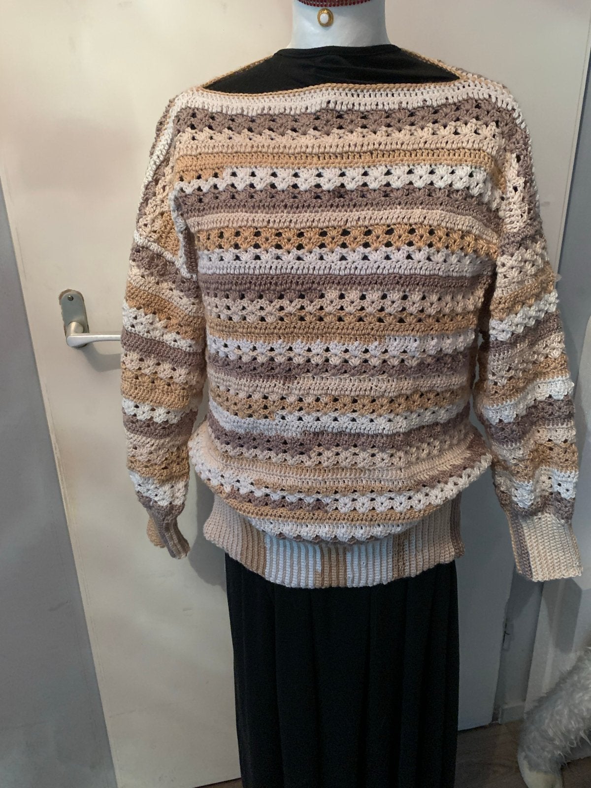 Gehaakte trui in beige, bruin en wit, Kleding | Dames, Truien en Vesten, Ophalen of Verzenden, Nieuw, Maat 38/40 (M), Beige