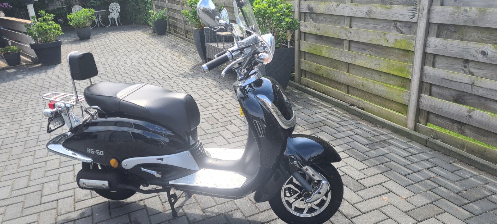 mooie en nette agm scooter met 1400 km op teller, Ophalen, Benzine, Overige merken