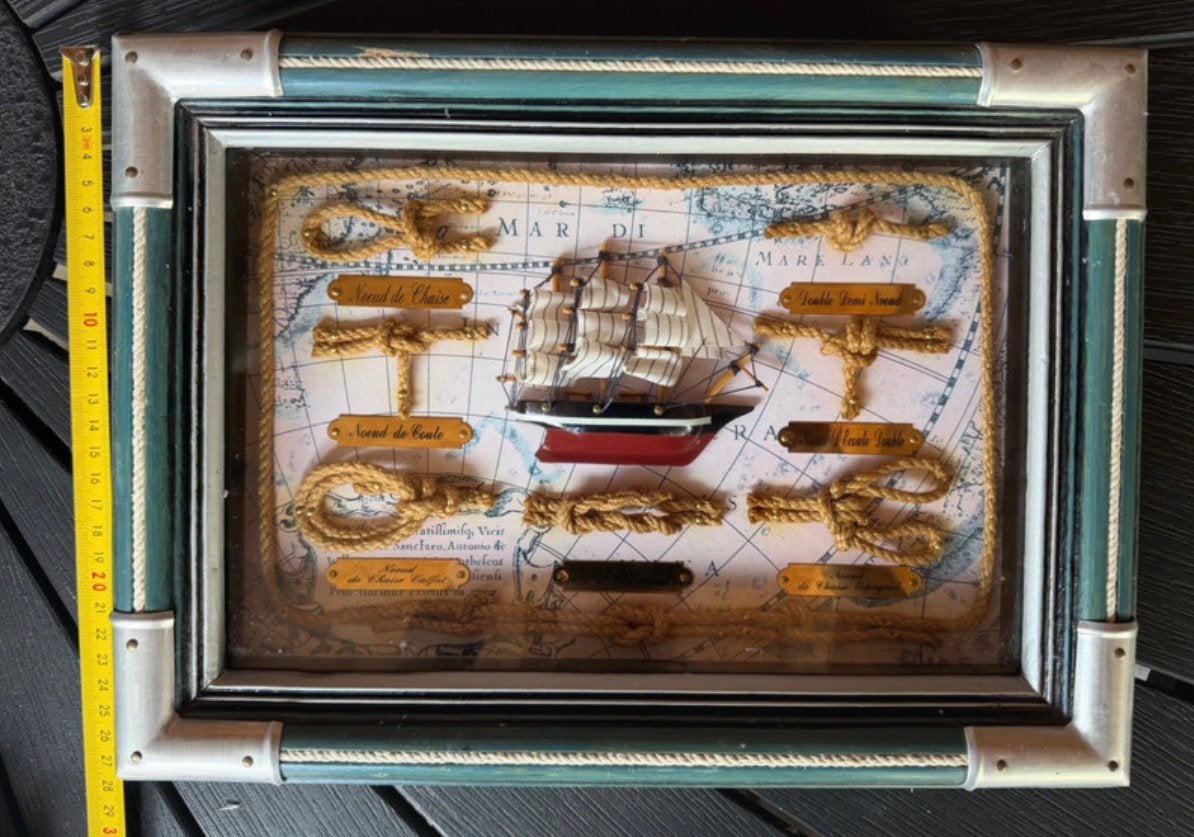 Vintage wandvitrine met zeemansknopen, Ophalen of Verzenden, Zo goed als nieuw, Overige typen