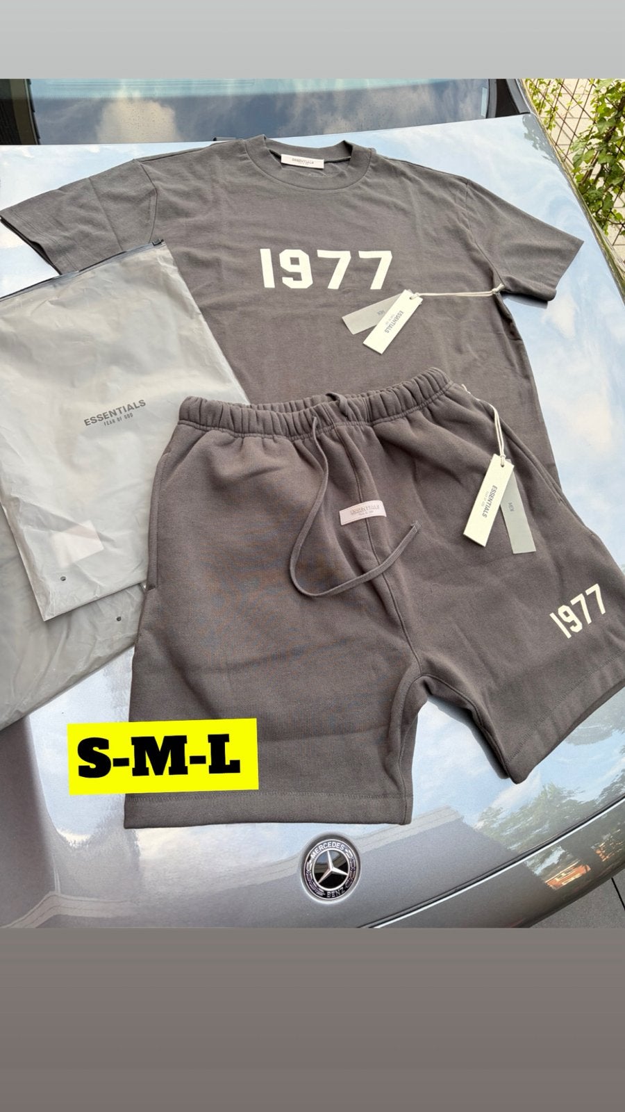 Essentials zomersetjes iron 1977, Dieren en Toebehoren, Hondenkleding, Ophalen of Verzenden, Zo goed als nieuw