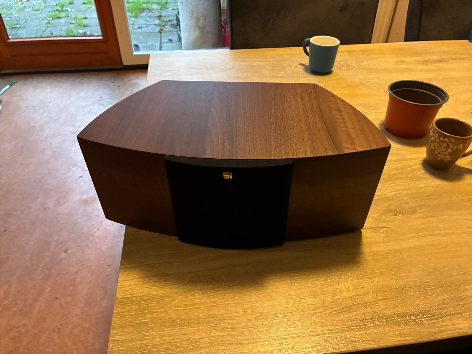 KEF Q2c Center Speaker - Walnoot, Ophalen, Gebruikt, Center speaker, Geschikt voor surround/home cinema