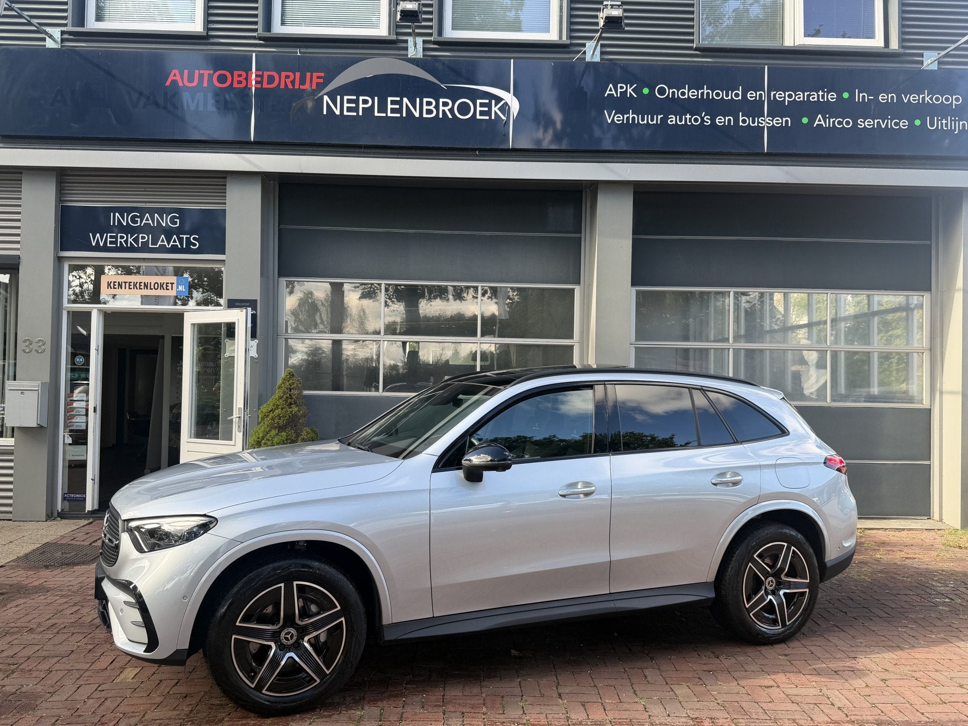 Mercedes-Benz GLC 300e 4MATIC AMG Line | Panorama | Burmeste, Automaat, Dealer onderhouden, Automatische klimaatregeling, Gebruikt
