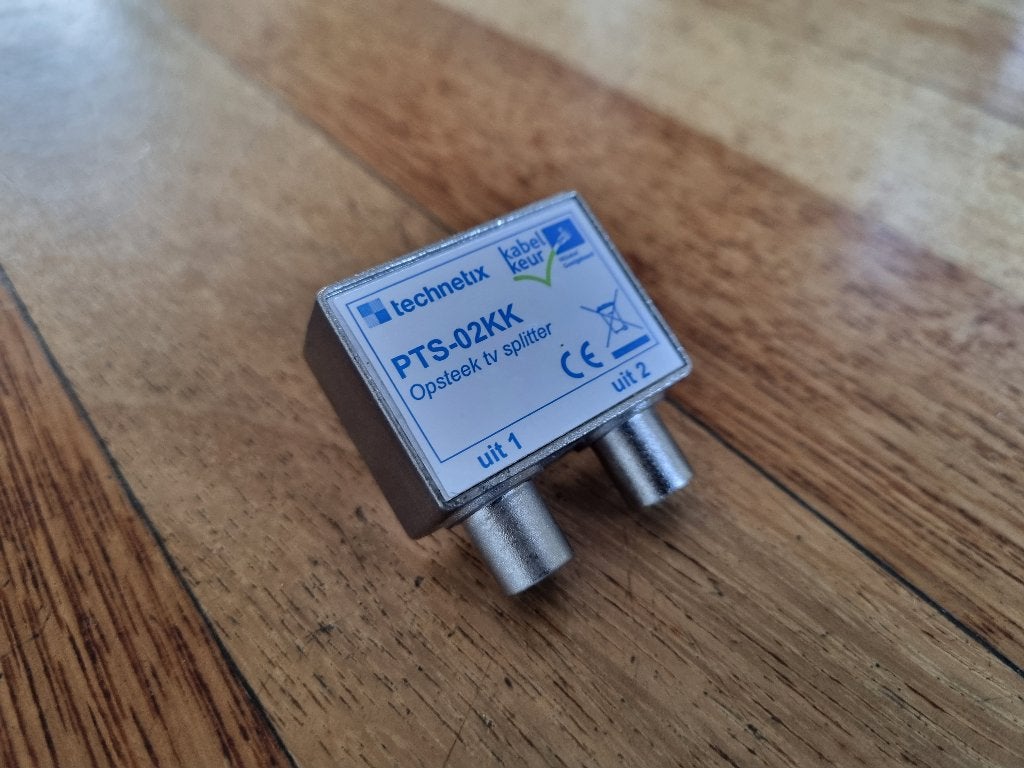 Technetix TV-antenne splitter PTS-02KK met 2 uitgangen, Ophalen of Verzenden, Zo goed als nieuw, Minder dan 2 meter, Coaxiale kabel