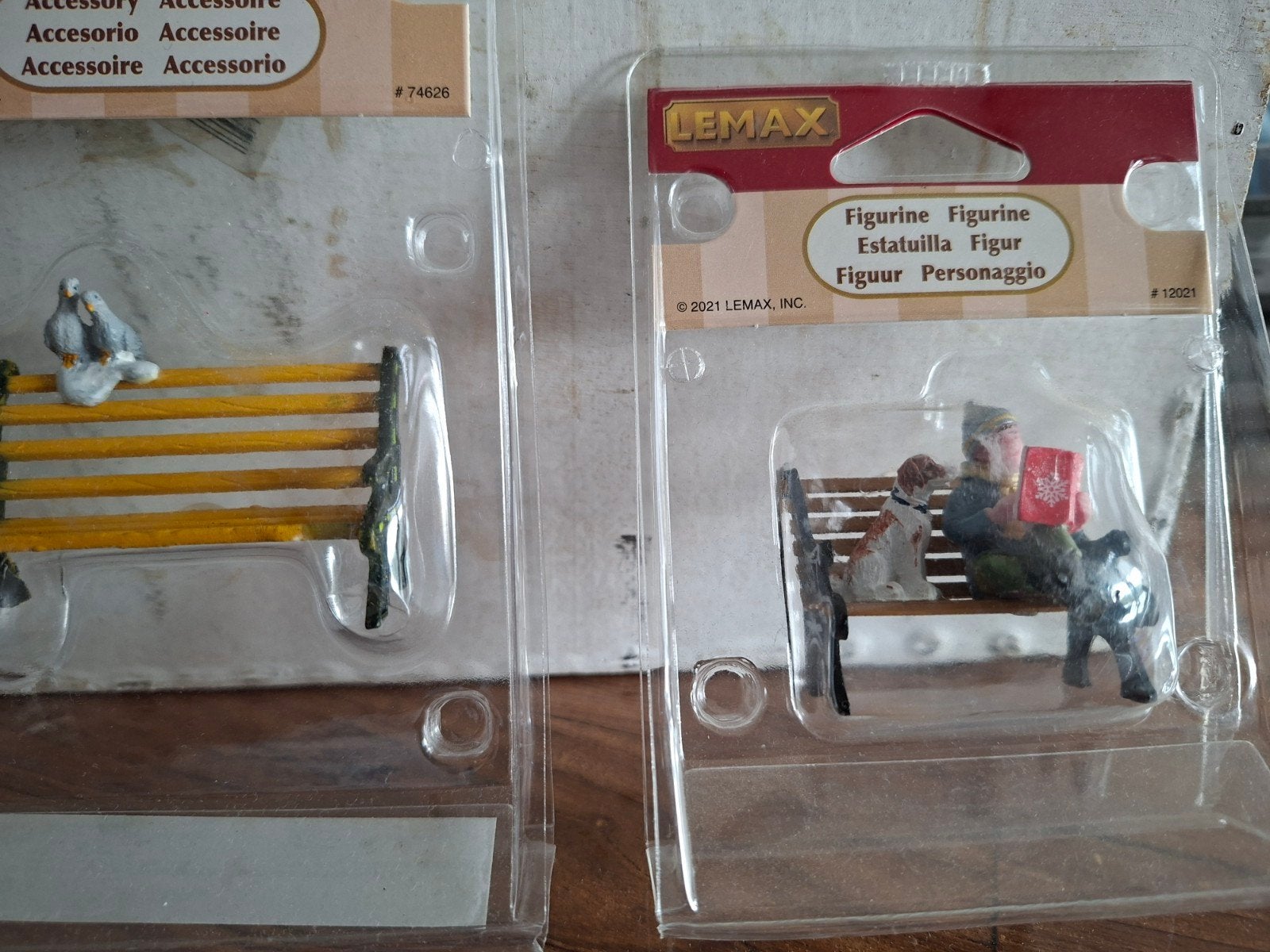 Lemax miniatuur bankjes en figuur, Ophalen of Verzenden, Nieuw
