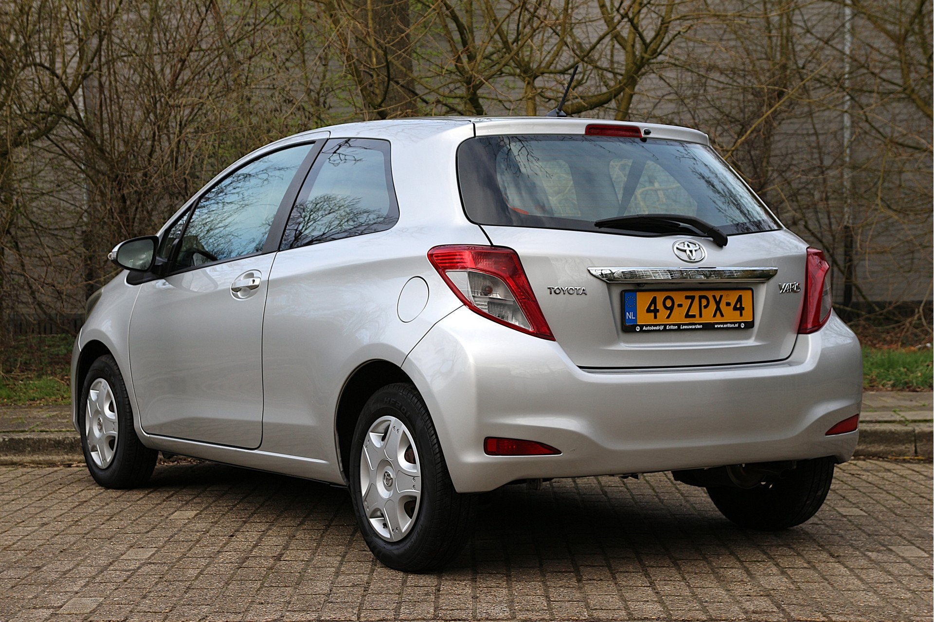Toyota Yaris 1.0 VVT-i 70pk Aspiration | NL-auto | Facelift, Auto's, Euro 5, Met garantie (alle), Origineel Nederlands, Bedrijf