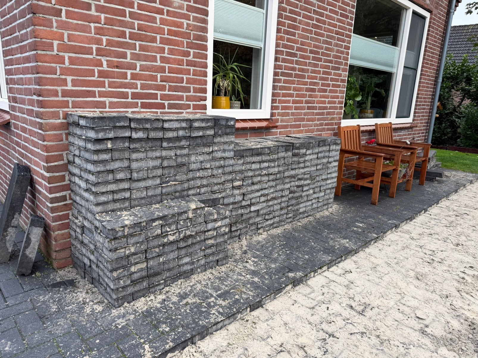 Gratis klinkers 950 stuks ca 25m2 (gestapeld om op te halen), Ophalen, Zo goed als nieuw, Beton, Klinkers