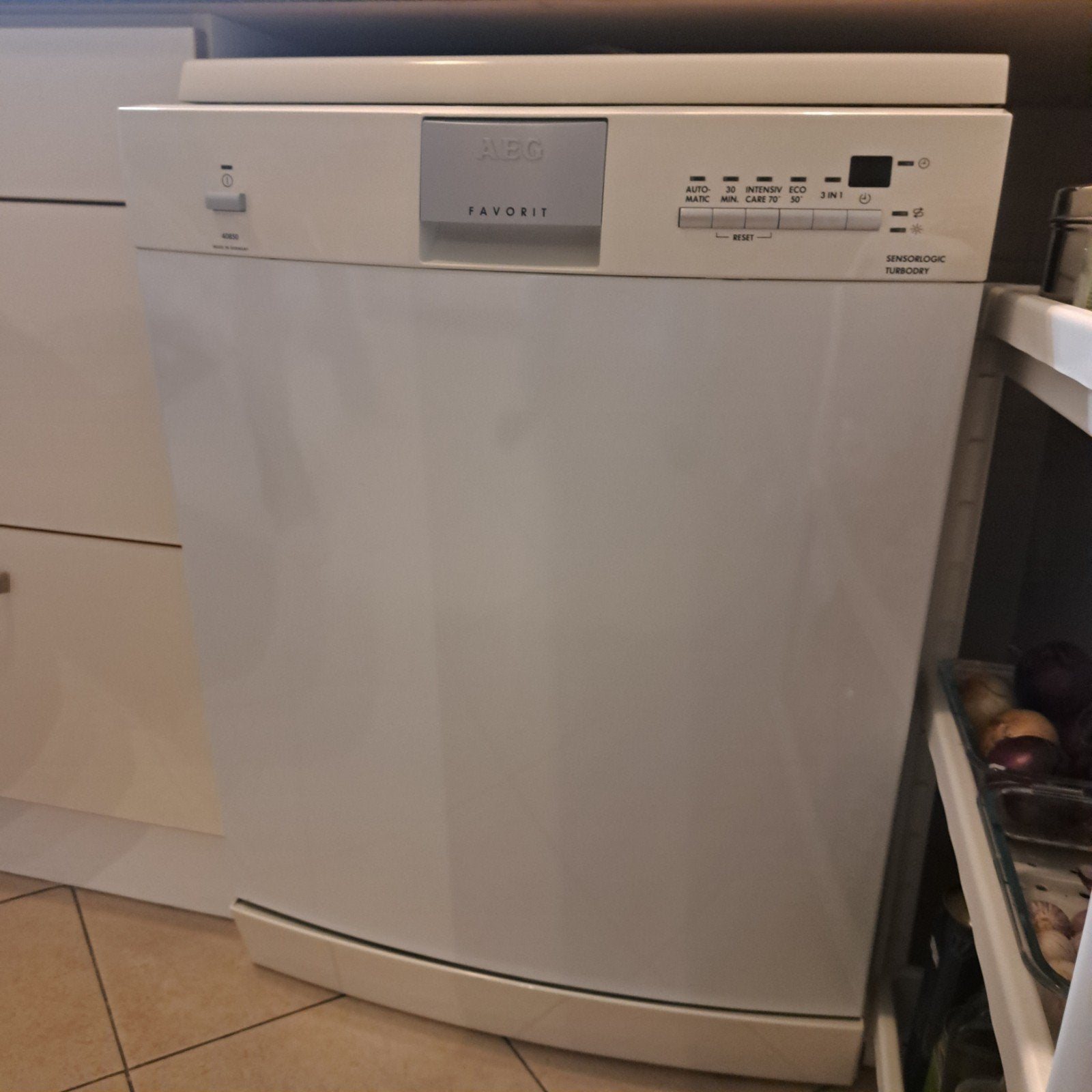 GRATIS AEG Favorit Vrijstaande Vaatwasser, Ophalen, Gebruikt, Minder dan 10 liter, 85 tot 90 cm