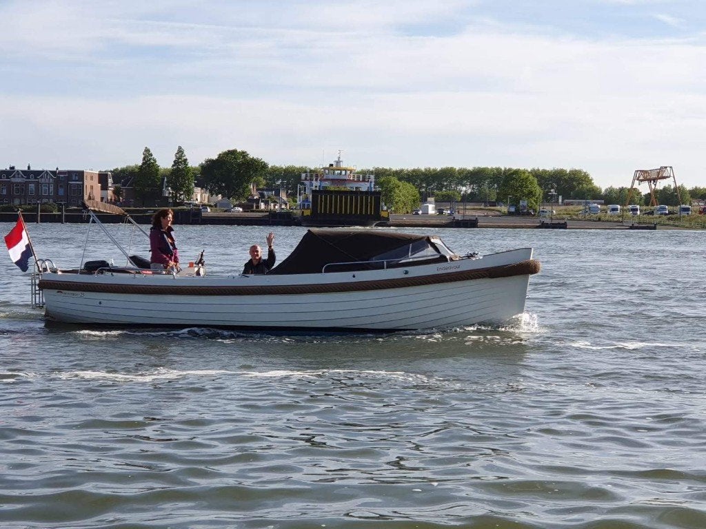 Interboat 25 Primeur, stijlvol varen met comfort en klasse, Gebruikt, Binnenboordmotor, 42 pk, 8 m