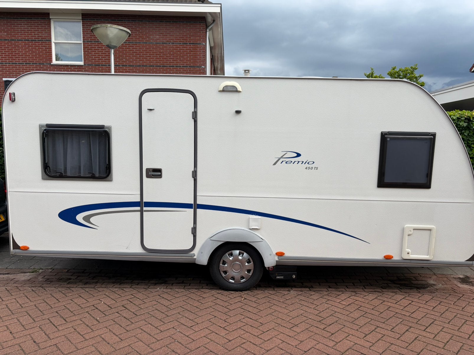 Burstner Premio 450 TS uit 2011 met nieuwe mover, Caravans en Kamperen, Mover, Rondzit, Frans bed, 750 - 1000 kg