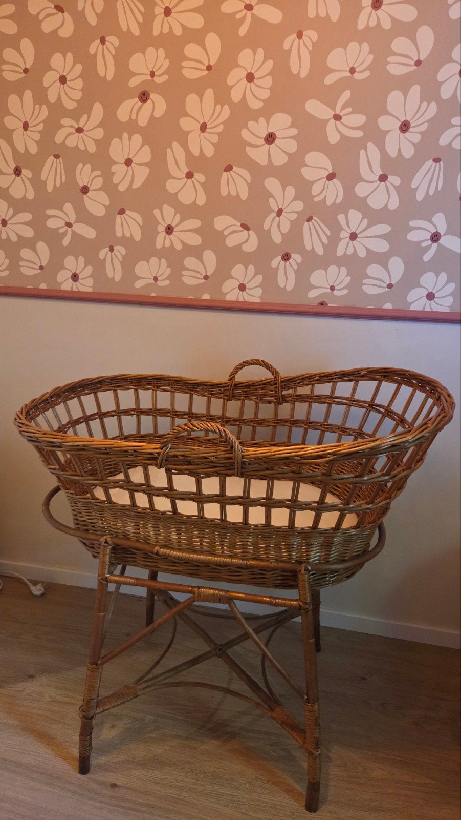 Rotan babywiegje incl matras met afneembare mand, Ophalen, Zo goed als nieuw, Wieg