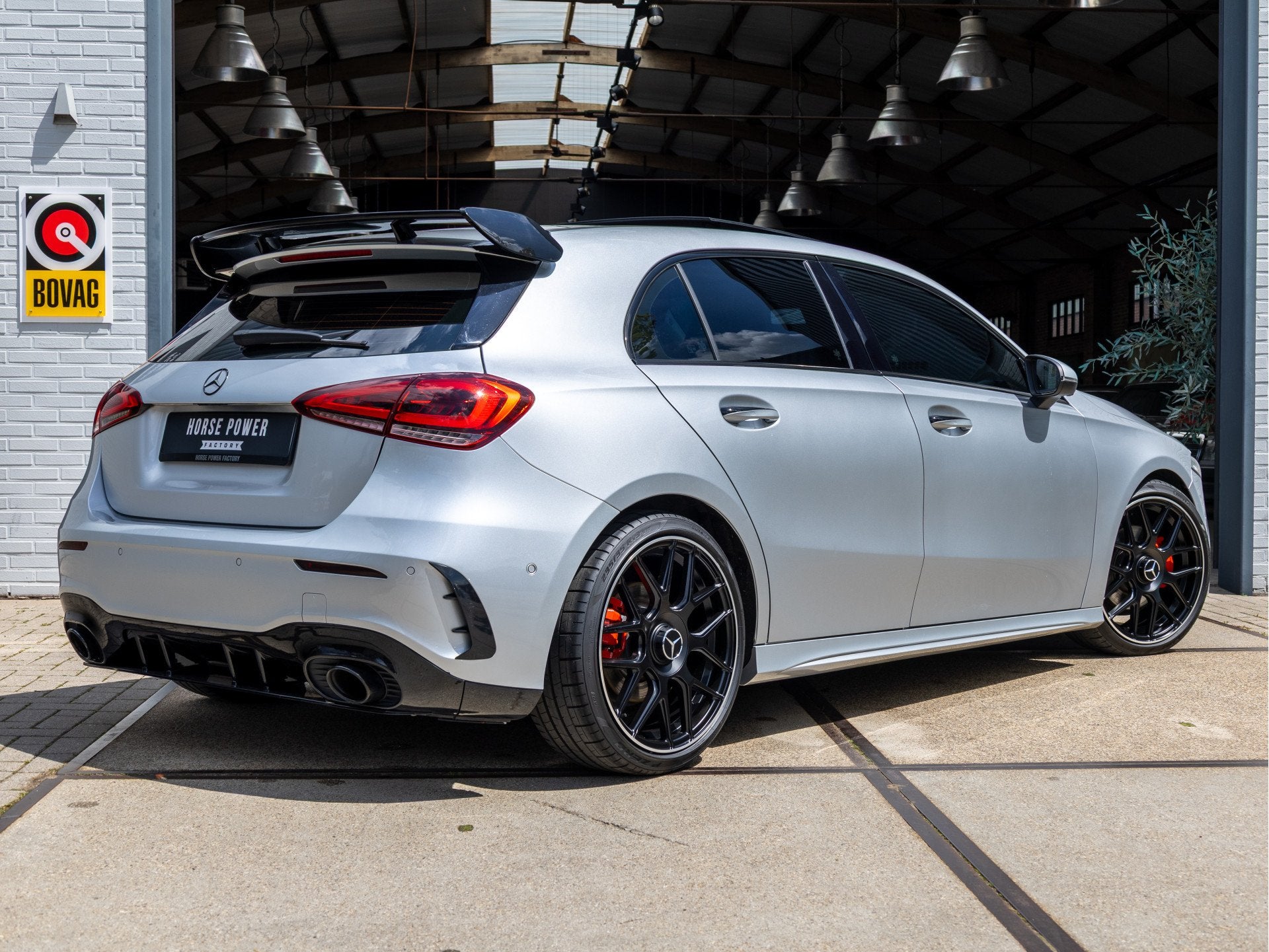 Mercedes-Benz A-Klasse 200 Launch Edition Premium Plus AMG *, Auto's, Gebruikt, Euro 6, 4 cilinders, Leder