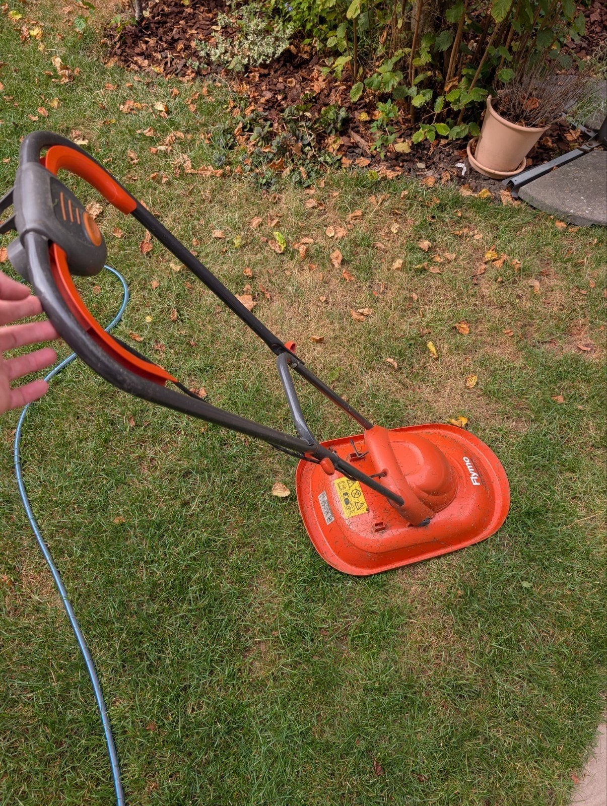 Flymo MLITE28 zweefmaaier met 100 vervangende messen, Ophalen, Gebruikt, Elektrische grasmaaier, Minder dan 30 cm
