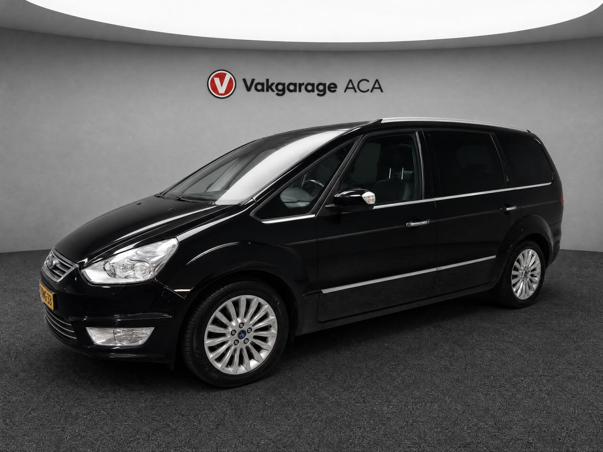 Ford Galaxy 1.6 SCTi Platinum // 7-PERS // PANO // TREKHAAK, Voorwielaandrijving, Gebruikt, Zwart, 4 cilinders