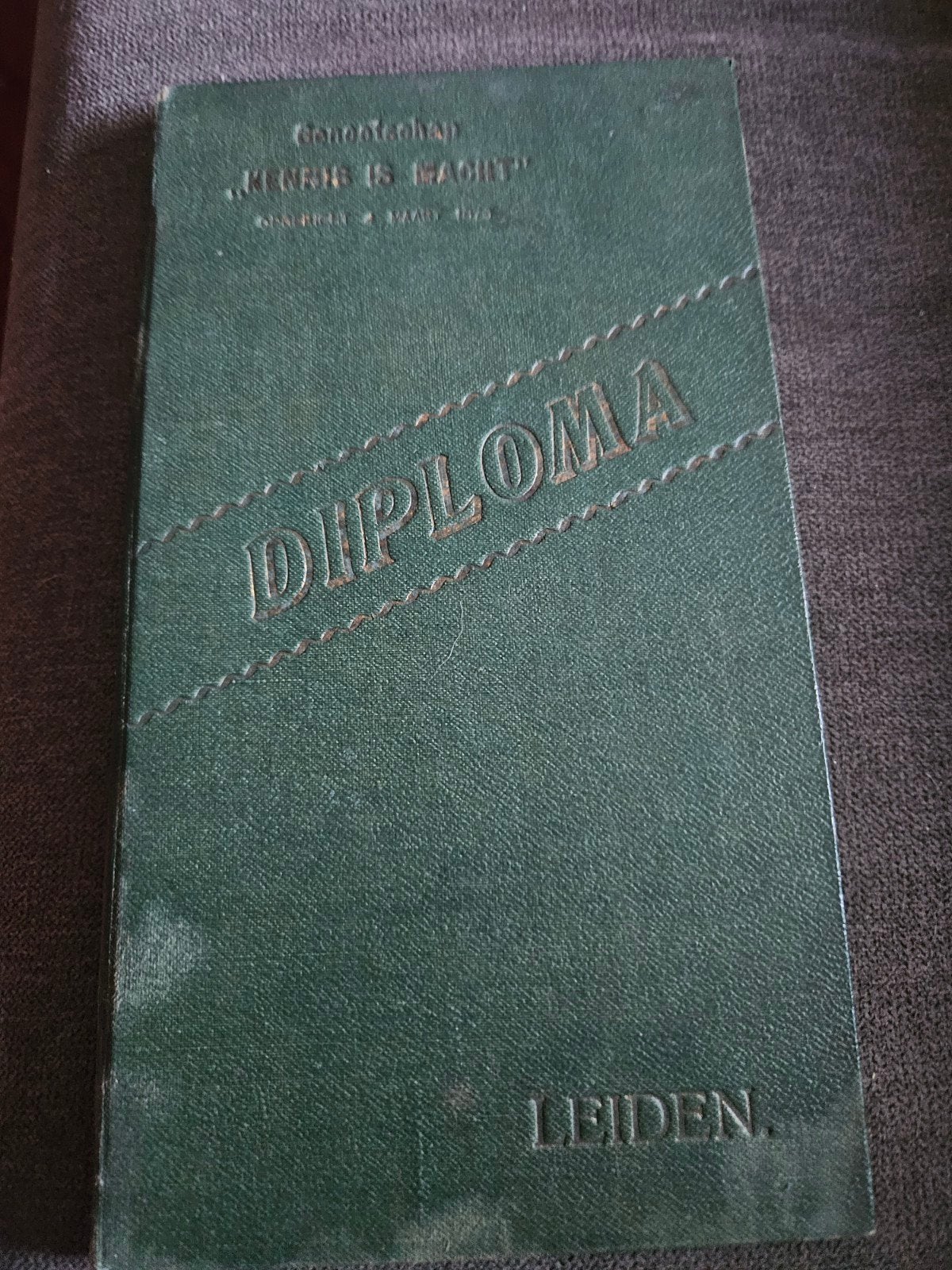 2 Oude Diploma's Genootschap "Kennis is Macht" Leiden 1926, Ophalen of Verzenden, Gelezen, Genootschap "Kennis is Macht", Nederland