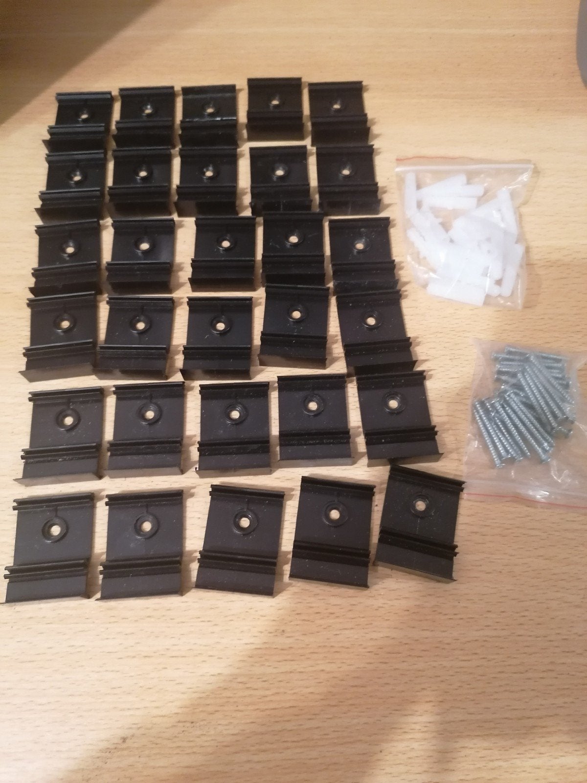 Plinten clips - 30 stuks - Nieuw in aangebroken verpakking, Kunststof, Nieuw, Ophalen of Verzenden, 200 tot 250 cm