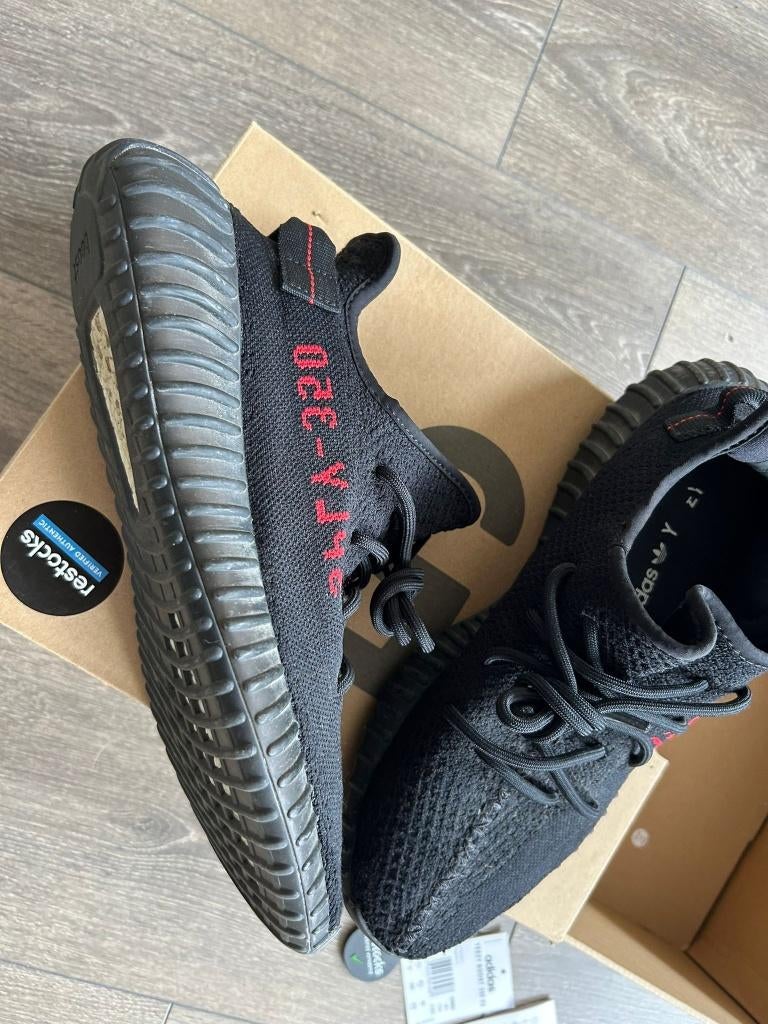 Adidas Yeezy Boost 350 V2 Black/Red maat 44, Zwart, Ophalen of Verzenden, Yeezy, Sneakers of Gympen