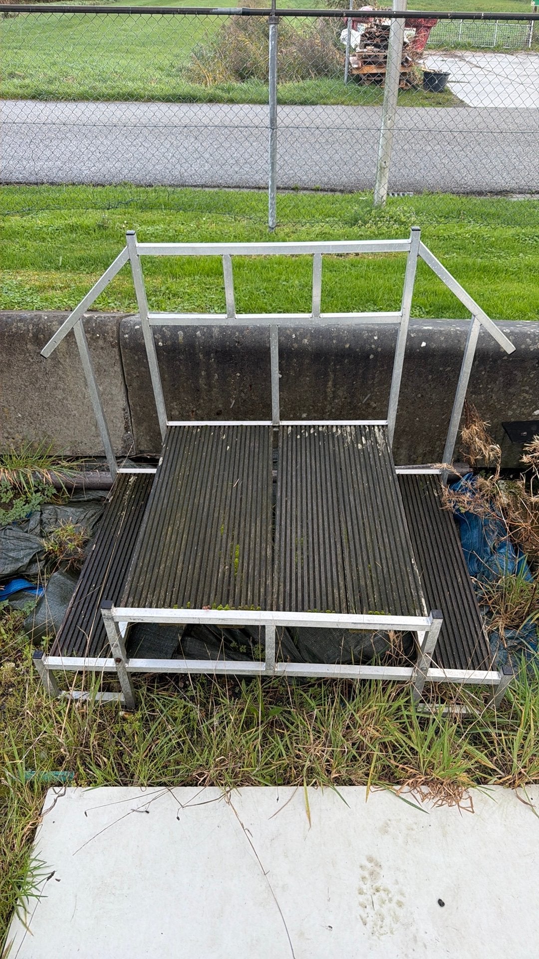 Caravan opstapje, Ophalen