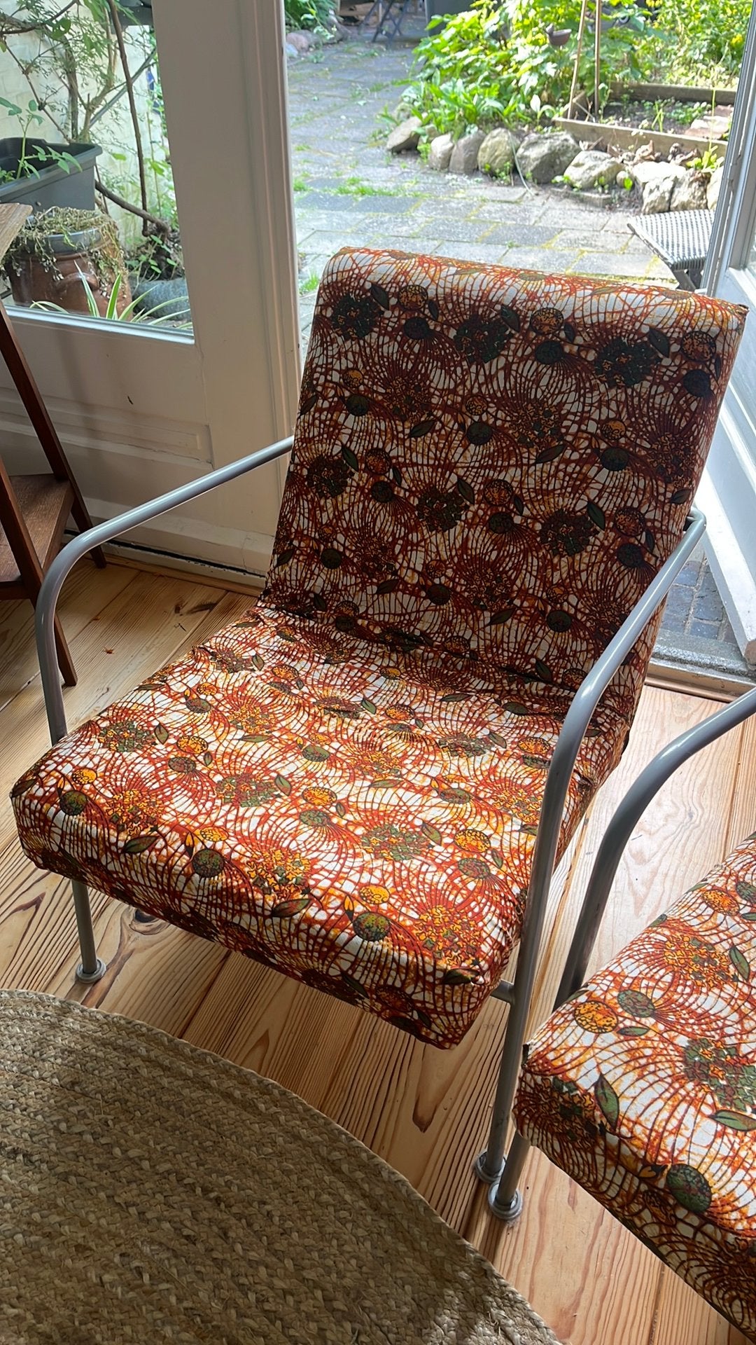 Twee relax stoelen met bijzondere print, Ophalen, Zo goed als nieuw, 50 tot 75 cm