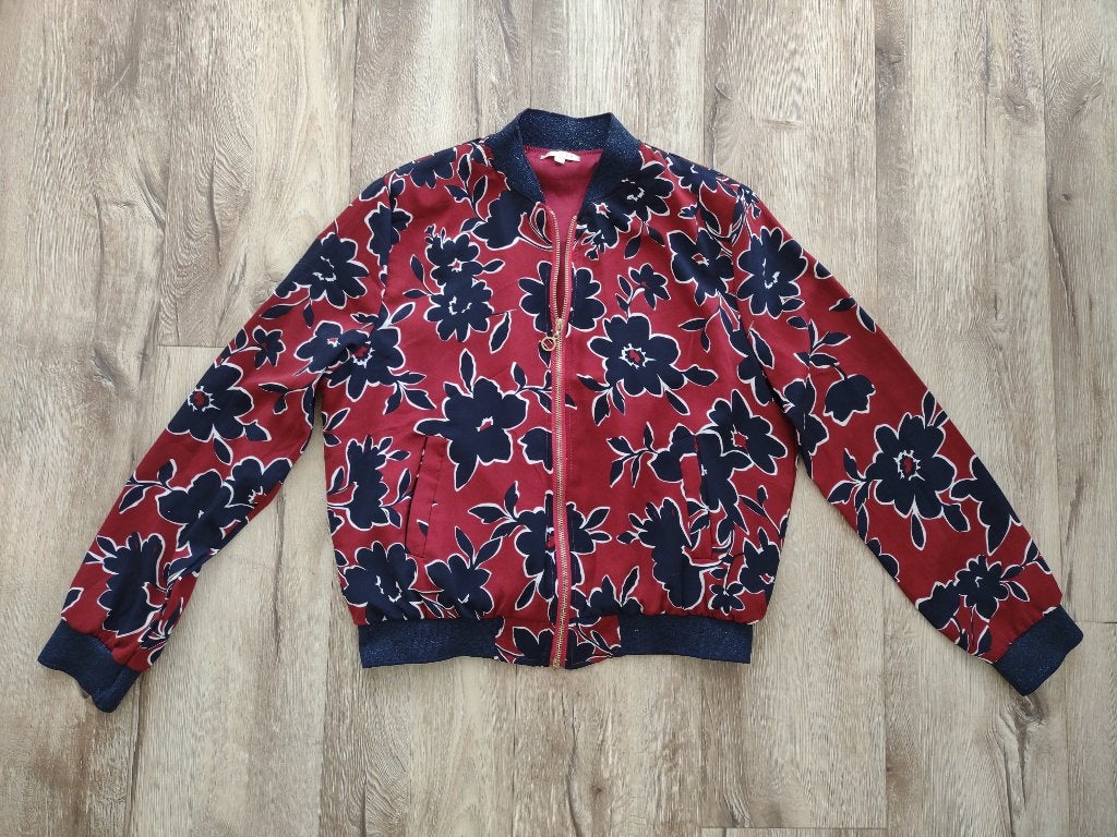 Mooi rood jasje met blauwe bloemen van Lili Lala, maat M., Maat 38/40 (M), Onb, Ophalen of Verzenden, Jasje