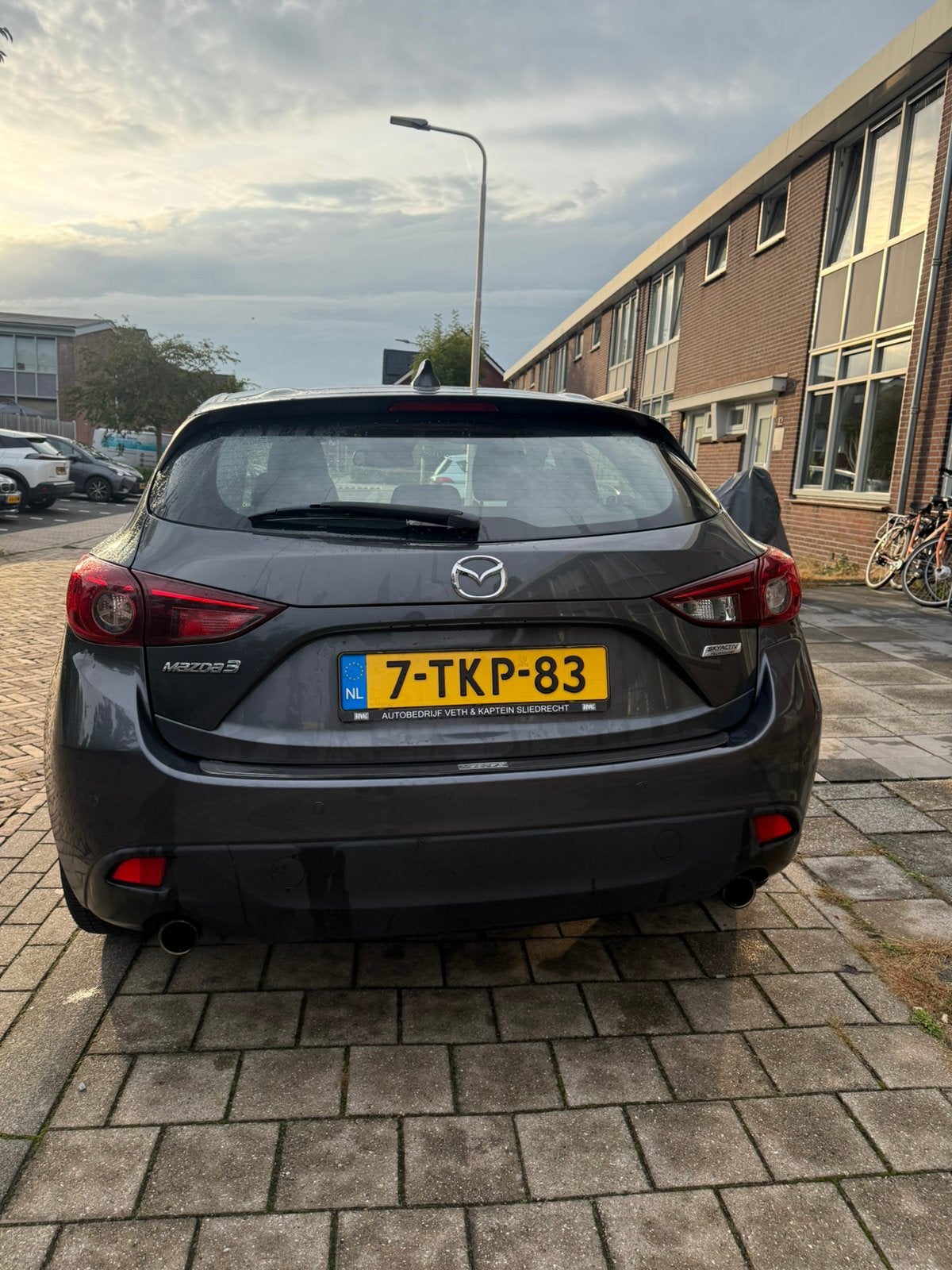Mazda 3 Skyactive-g 170 pk 2014 Grijs, Voorwielaandrijving, 1998 cc, Stof, Zwart