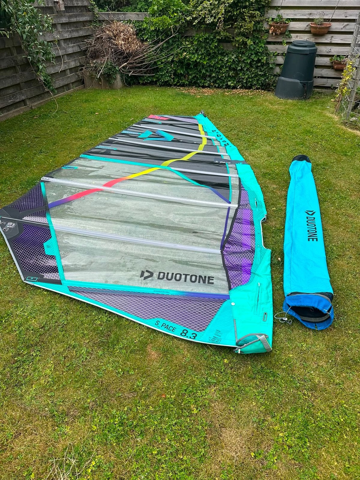 Duotone S_Pace 8.3 (2022) Freerace Windsurfzeil Turquoise/Zw, Met draagtas, Ophalen of Verzenden, Zo goed als nieuw, 8 m² of meer