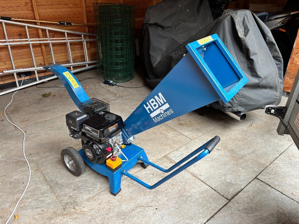 HBM Benzine hakselaar - houtversnipperaar 196 cc, Tuin en Terras, Hakselaars, Ophalen, Zo goed als nieuw, Benzine, HBM Machines