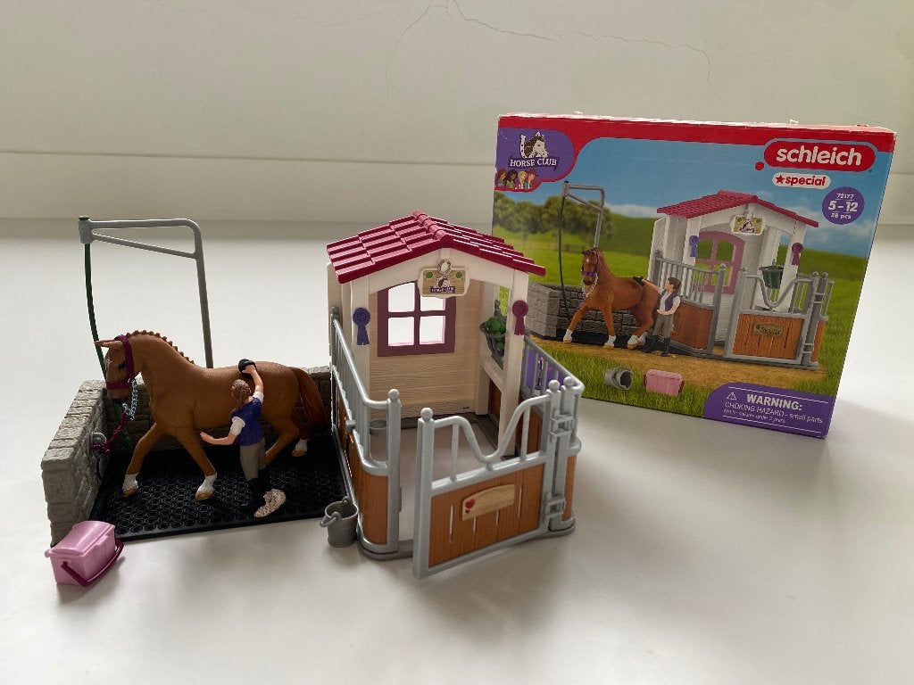 Schleich 72177 Horse Club Paardenbox met Wasplaats, Ophalen, Zo goed als nieuw