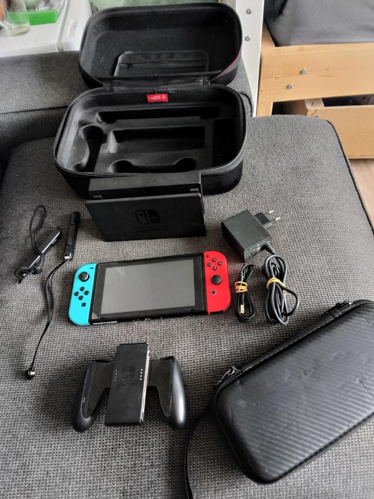 Nintendo Switch Original met accessoires en hoes, Spelcomputers en Games, Games | Nintendo Switch, Gebruikt, Ophalen of Verzenden