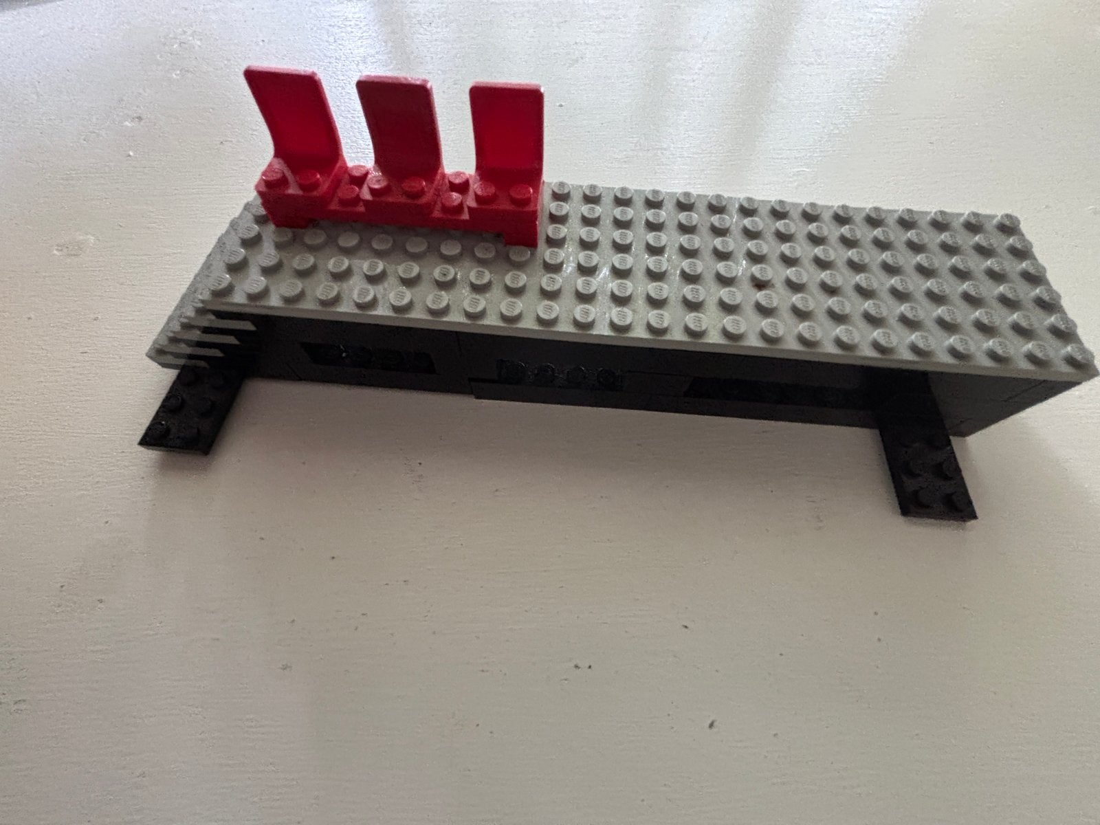 Lego trein 12v perron 7745 met rode stoeltjes, Ophalen of Verzenden, Gebruikt, MOC (eigen creatie), Lego