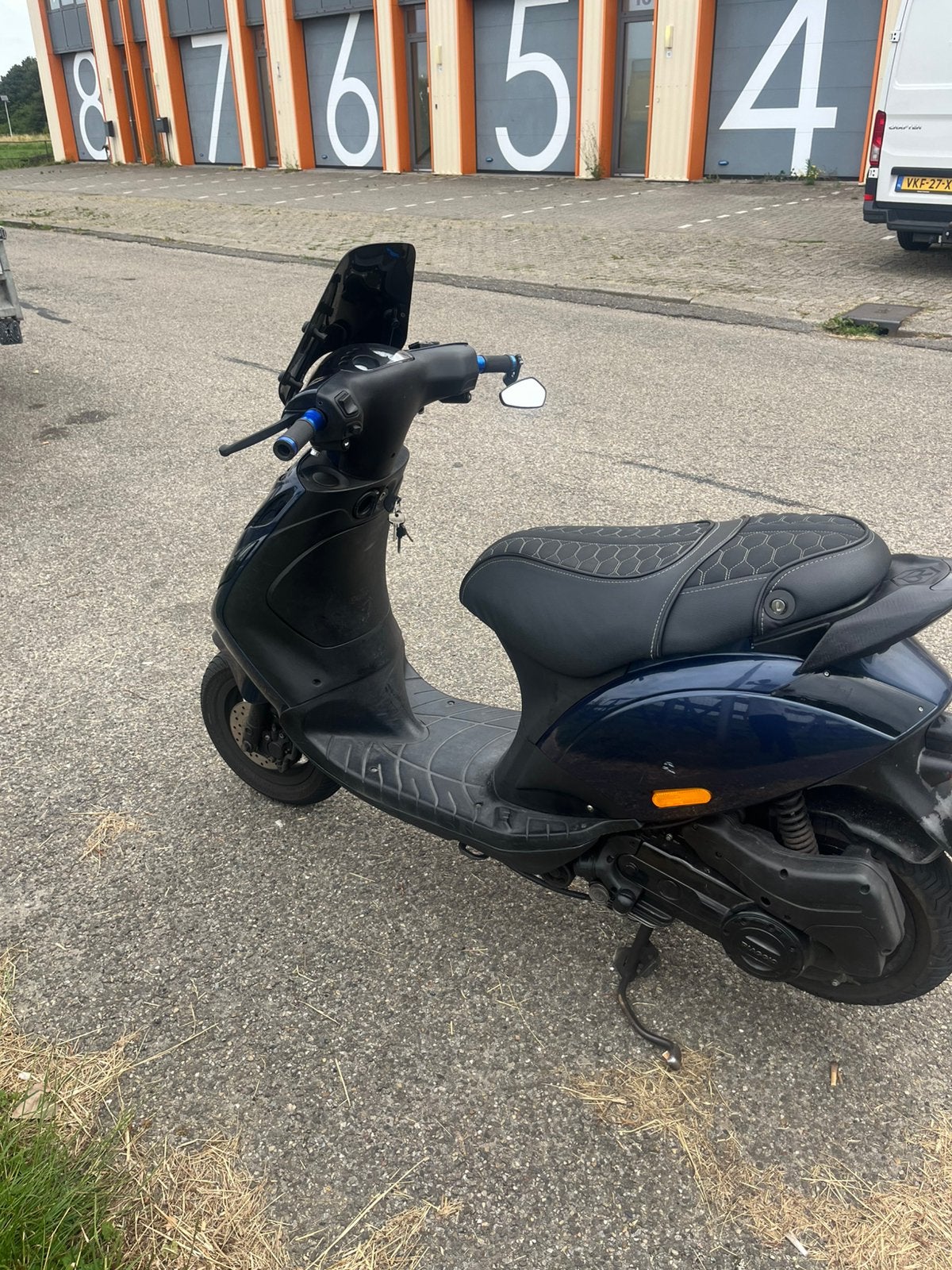Zip 50cc edet, Fietsen en Brommers, Scooters | Piaggio, Ophalen of Verzenden, Zo goed als nieuw, Benzine, Zip