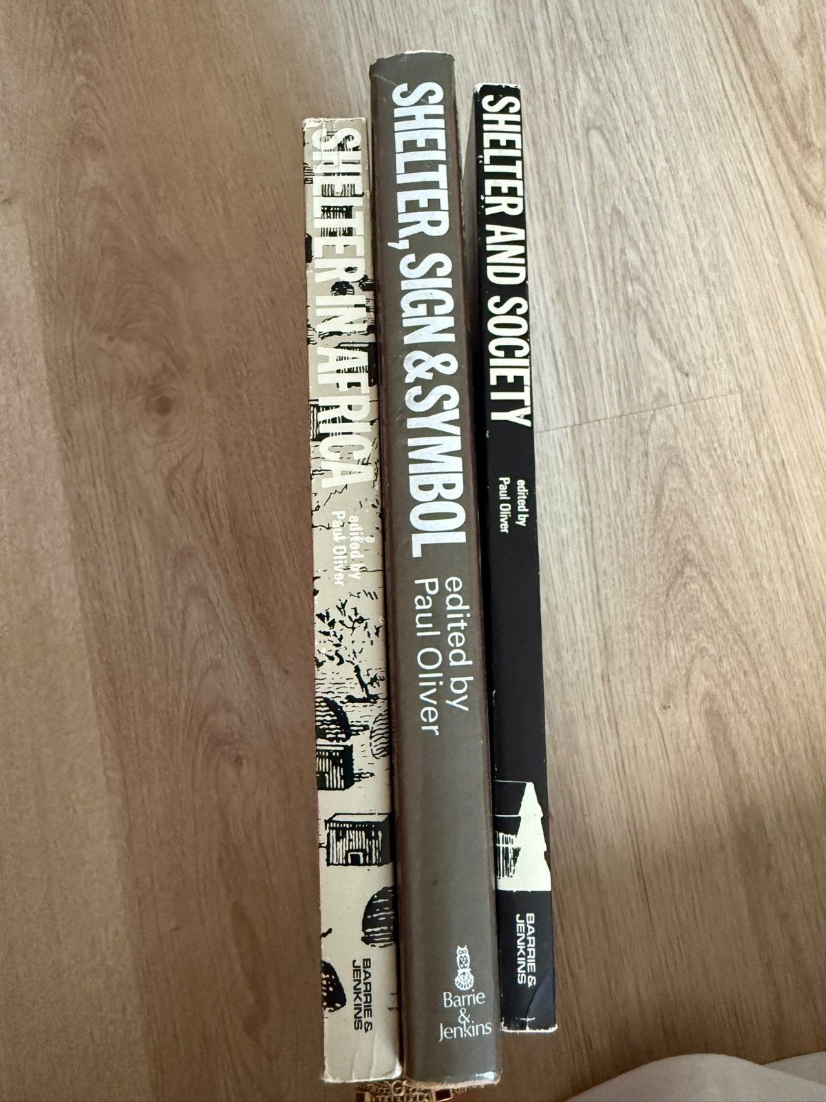 Boekenpakket Paul Oliver - Shelter in Africa / Sign & Symbol, Ophalen of Verzenden, Gelezen, Beeldhouwkunst