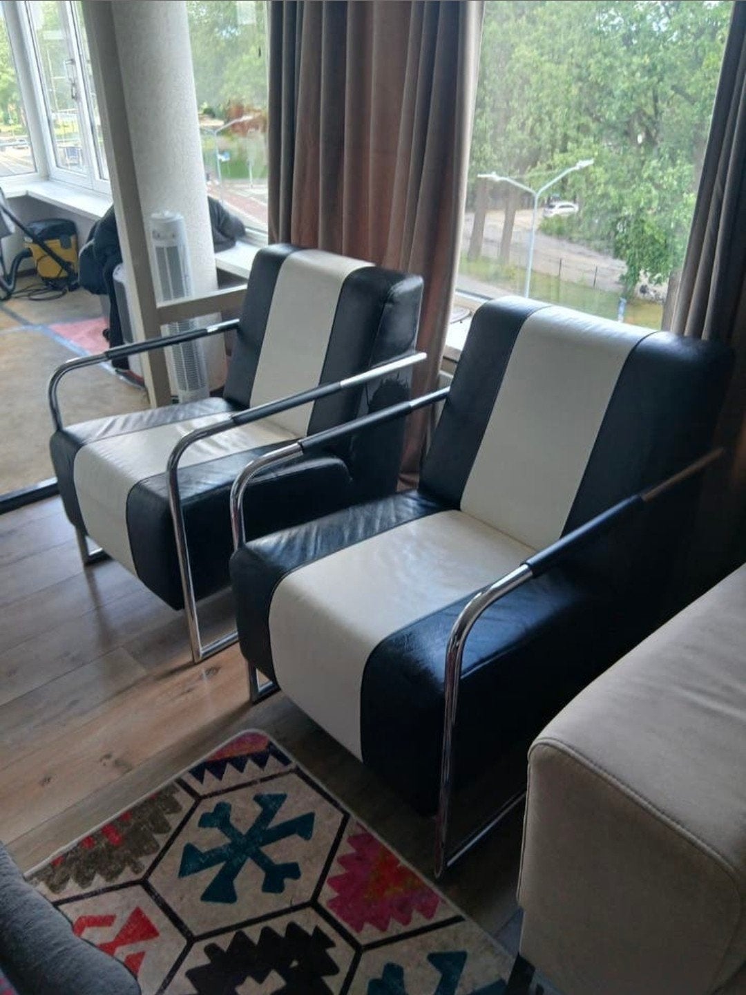 Hippe leren fauteuil 2 stuks, Huis en Inrichting, Fauteuils, Ophalen of Verzenden, Leer, 50 tot 75 cm