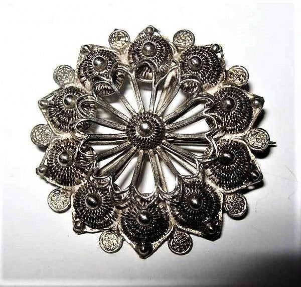 Antieke zilveren filigrain broche met "Zeeuwse knoopjes", Sieraden, Tassen en Uiterlijk, Antieke sieraden, Broche, Zilver, Ophalen